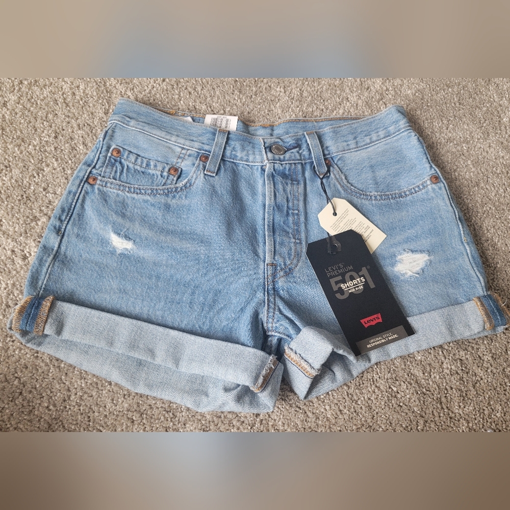 NWT Levi's 501 Mid Rise Denim Rolled Up Shorts in  Medium Wash Size 26